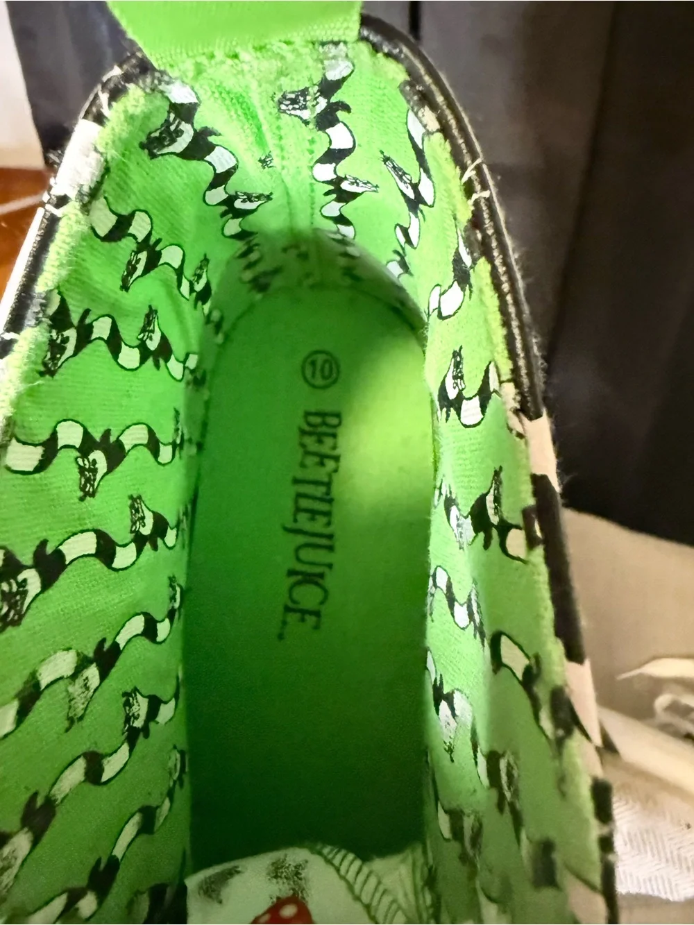 Mens Beetlejuice Lime Green High-Top Sneakers Size 10